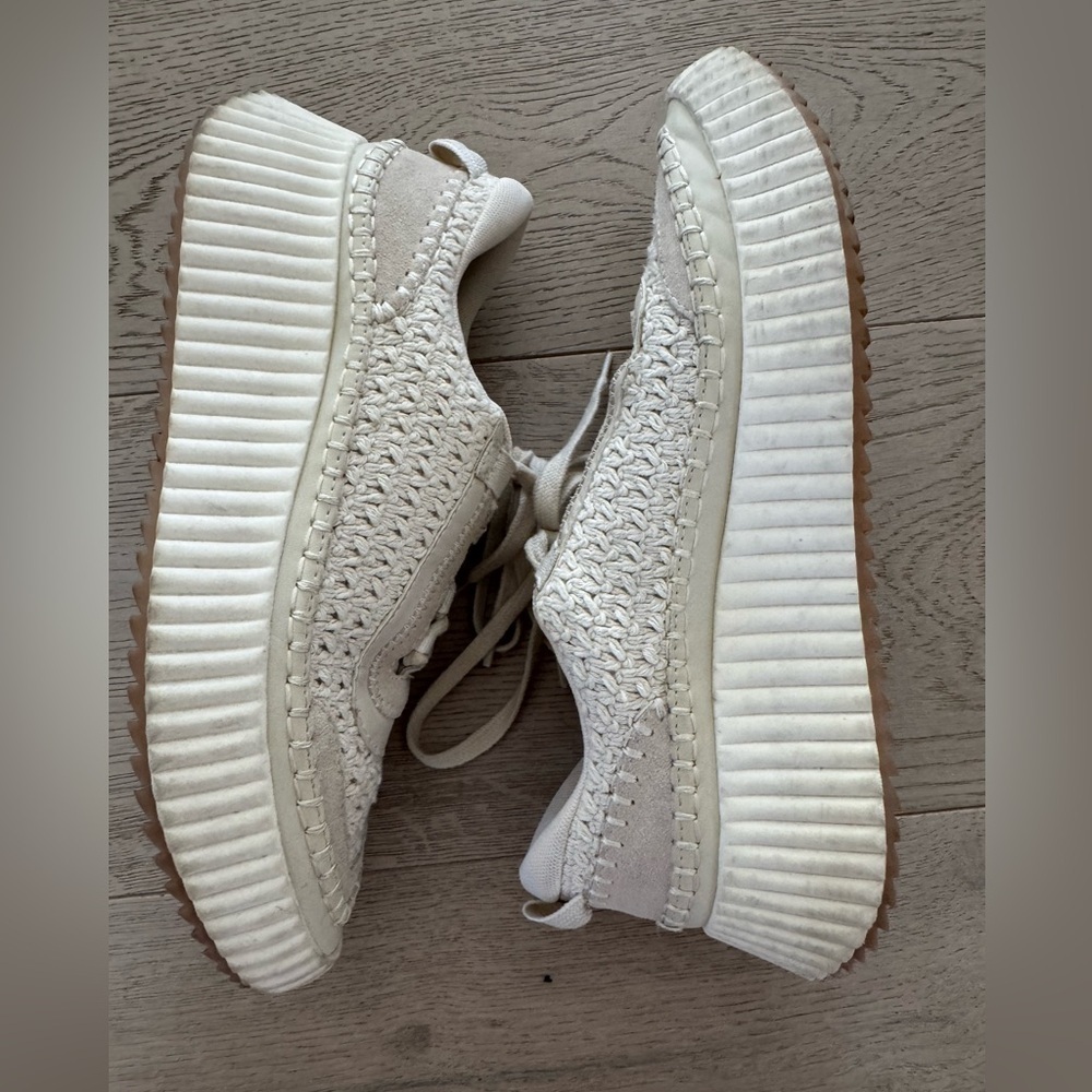 Dolce Vita Dolen Sneakers in Sandstone Knit color
Size 8.5 - Picture 8 of 13